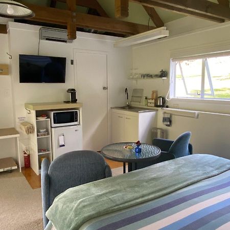 Superb Studio Retreat With Spa, Pool & Bbq Access Whanganui Exteriér fotografie