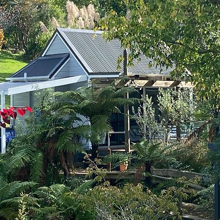 Superb Studio Retreat With Spa, Pool & Bbq Access Whanganui Exteriér fotografie